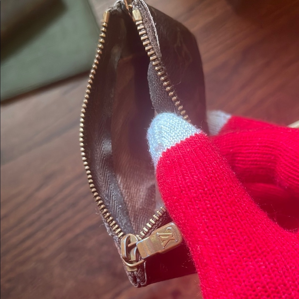 Louis Vuitton Monogram Key Pouch - Picture 6 of 9